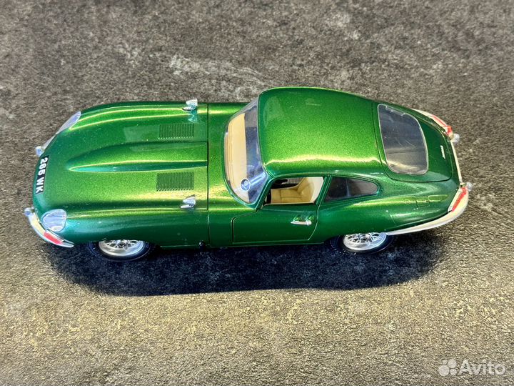 1:18 Jaguar 