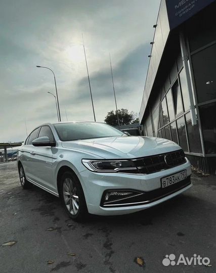 Водитель на легковой автомобиль компании