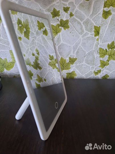 Зеркало с подсветкой настольное