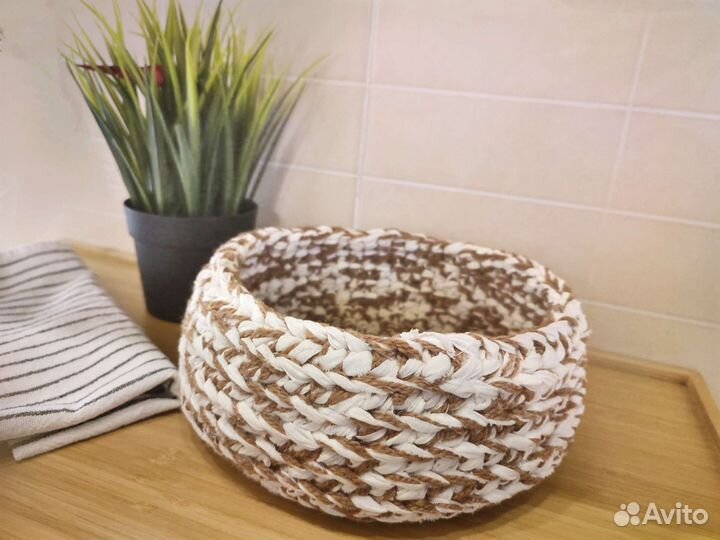 Вязаная корзинка
