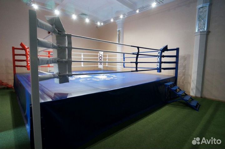 Ринг боксёрский на помосте 8х8 м, высота 1 м, три лестницы,боевая зона 6,1х6,1 м Pioner A12554