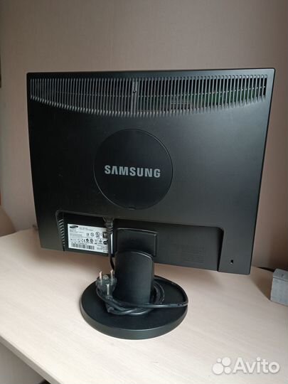 Монитор Samsung SyncMaster 943N