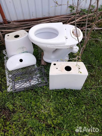 Унитазы и бачки б/у к унитазу