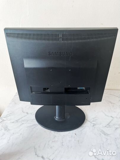 Монитор Samsung