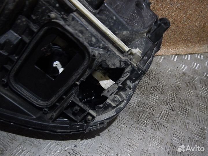 Фара правая Mercedes-Benz E-Class