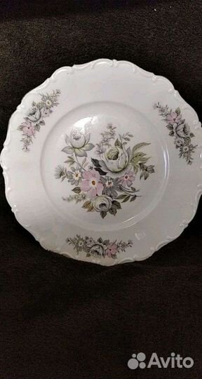 Сервиз -тарелки, блюдца, чашки