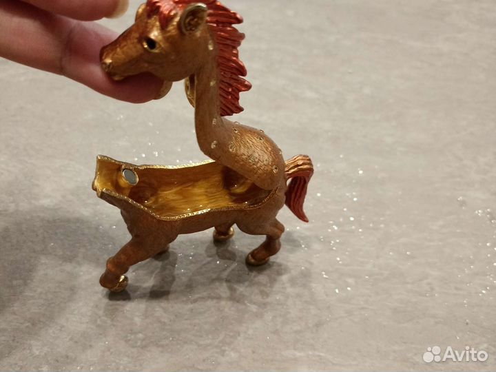 Шкатулка -лошадь металлическая