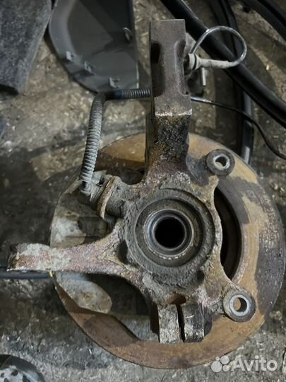 Поворотный кулак правый Chevrolet Lacetti