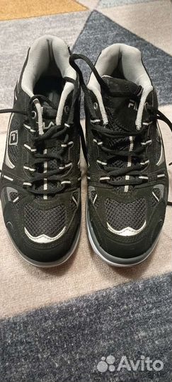 Кроссовки спортивные