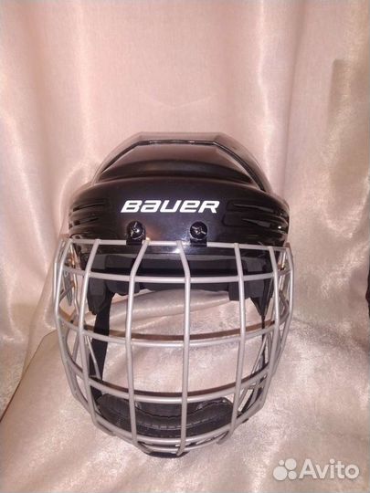 Хоккейный шлем