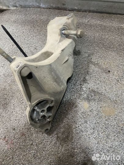 Опора двигателя Land Rover Discovery 3