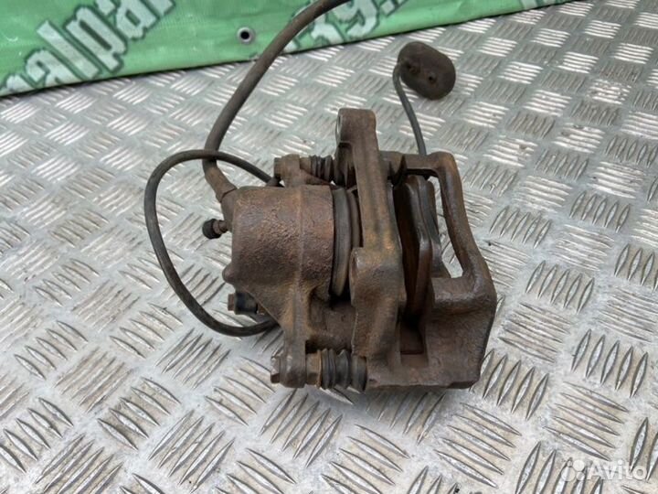 Суппорт передний левый Mercedes-Benz 190E W201