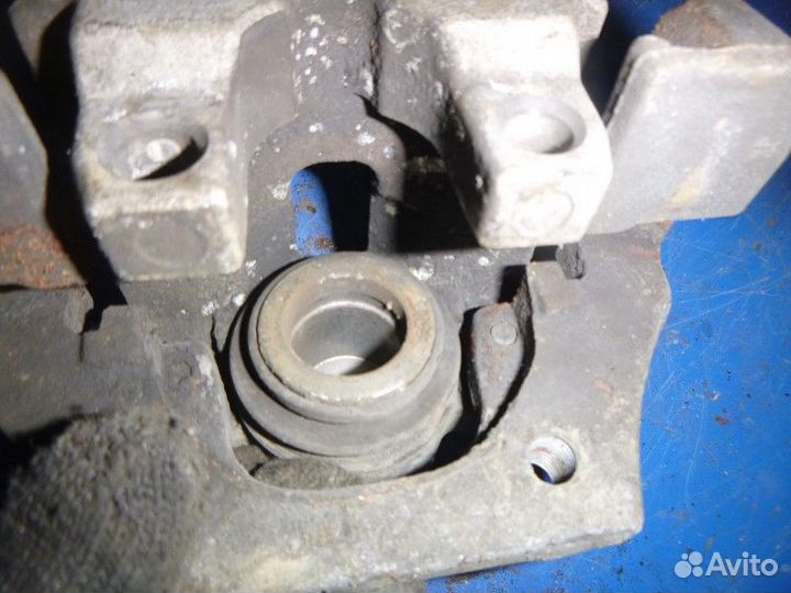 Суппорт задний правый BMW X5 E70 2007