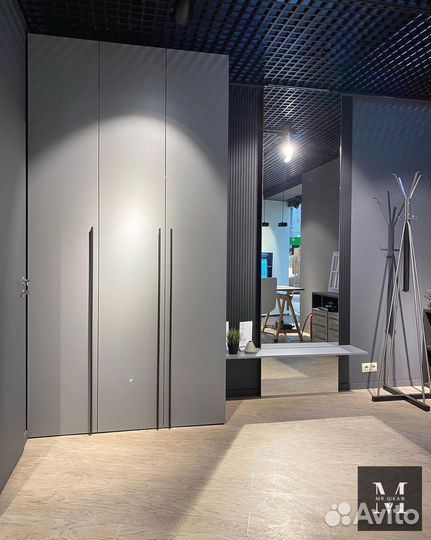 Шкаф с зеркалом