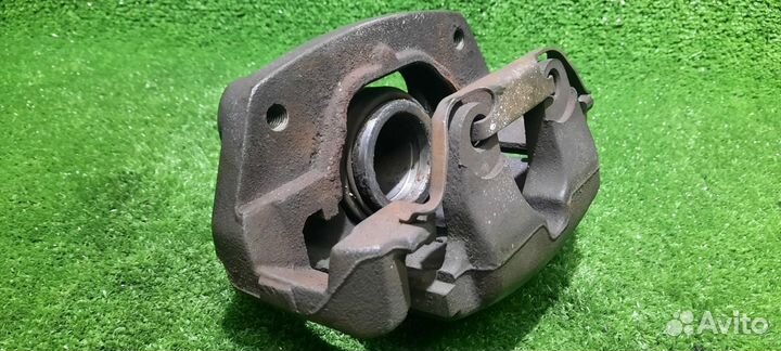 Суппорт тормозной передний левый Bmw X5 E53