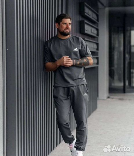 Мужской спортивный костюм adidas