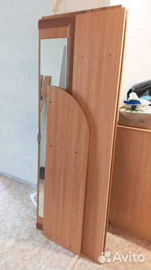 Прихожая со шкафом и зеркалом бу