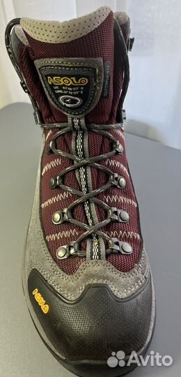 Трекинговые ботинки