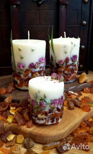 Ботаническая свеча из натурального воска с янтарём