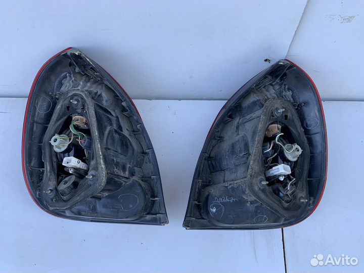 Фонарь левый Toyota Corolla E110 хэтчбек