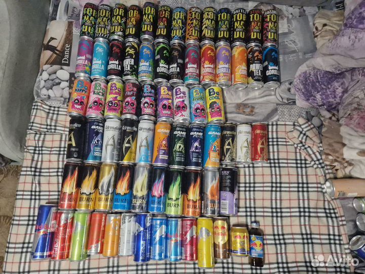 Коллекция банок от энергетиков и других напитков