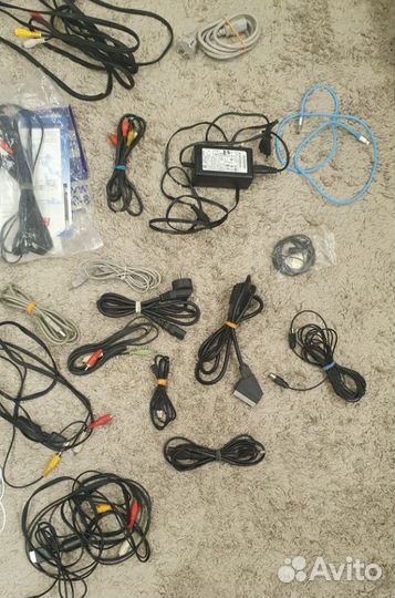 Много проводов для компа, принтера