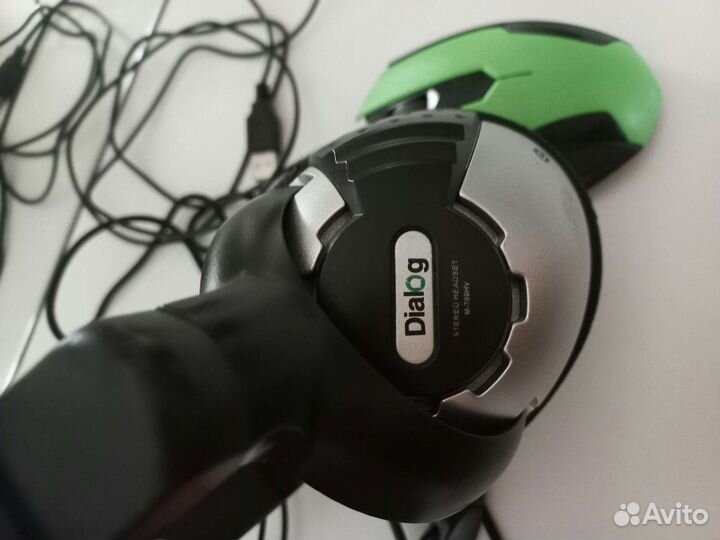 Наушники с микрофоном