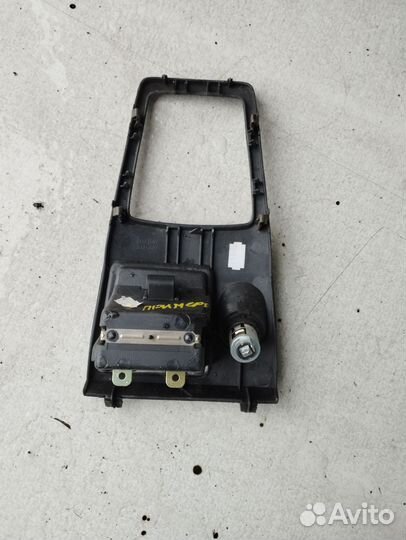 Накладка консоли кпп с прикуривателем Nissаn