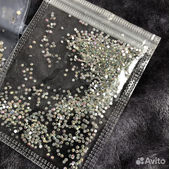 Стразы / камешки