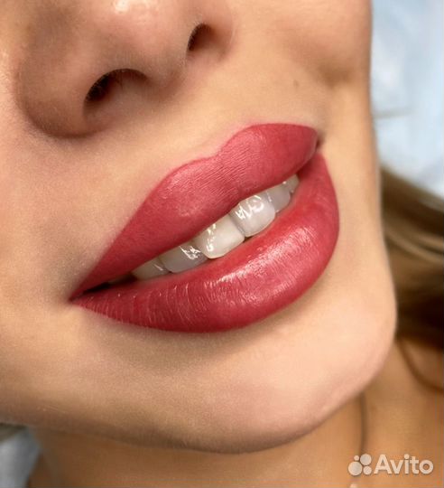 Косметик-эстетист, мастер перманентного макияжа