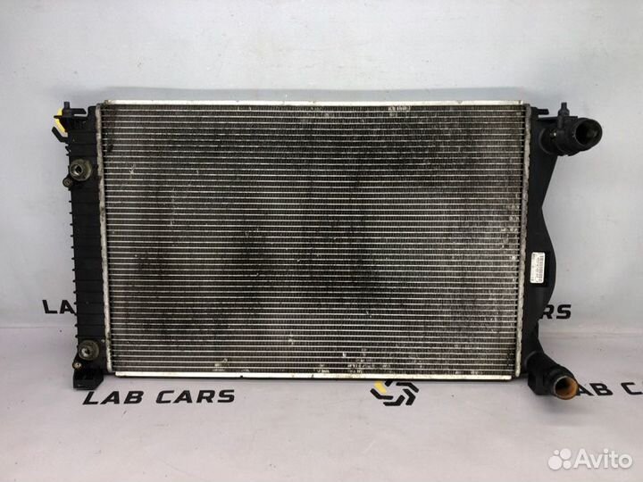 Радиатор охлаждения двигателя Audi A6 C6 BRE 2.0