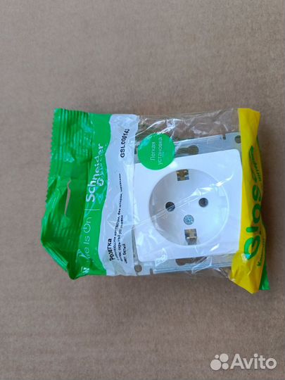 Розетка Schneider Electric Glossa