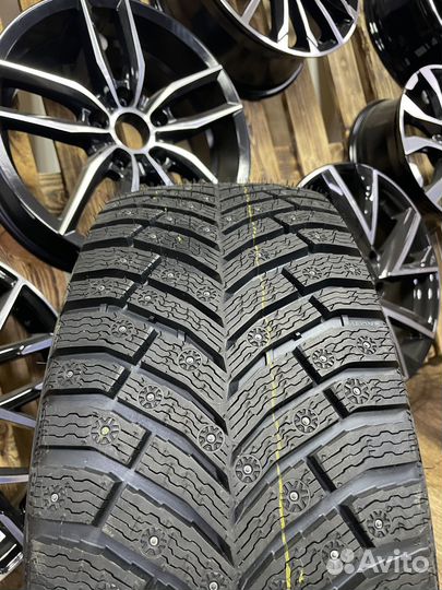 Michelin X-Ice North 4 SUV 225/60 R18 104H