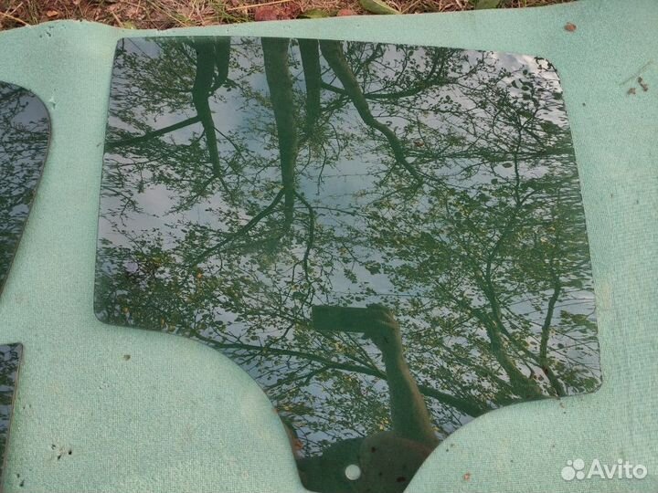 Стекло двери задней правой Corsa D