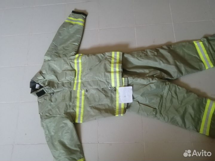 Заказ для авито доставки 2 костюма, перчатки