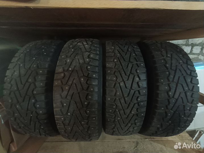 Pirelli Ice Zero 215/65 R17