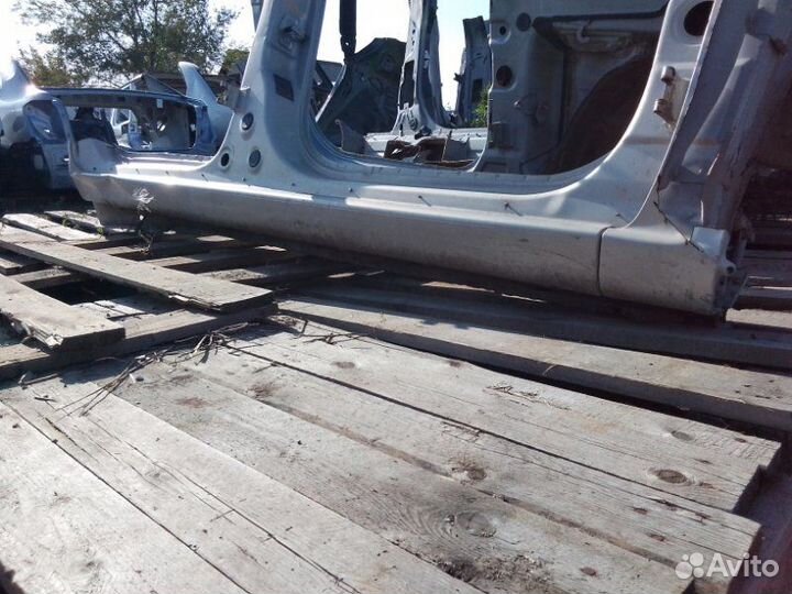 Порог кузова правый Opel Meriva A