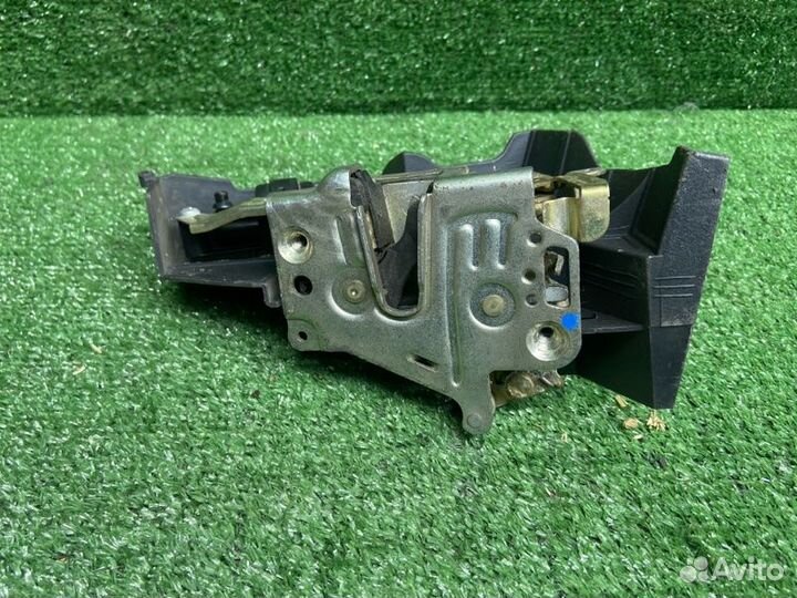 Замок двери задний правый Mercedes-Benz E W210