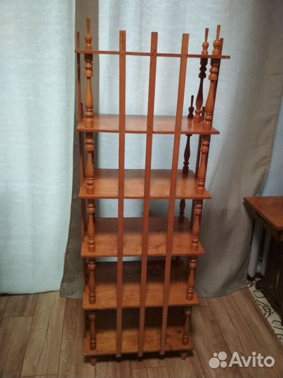 Этажерка резная
