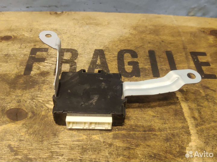 Блок управления правым зеркалом Toyota LC200 2016г