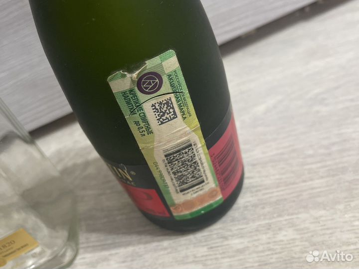 Пустая бутылка red label 0.7 и Remy Martin 350мл