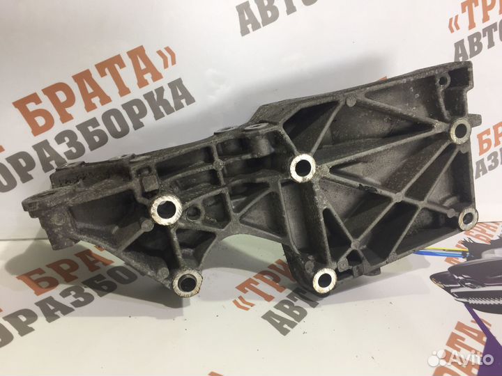 Кронштейн навесного оборудования 036903143A