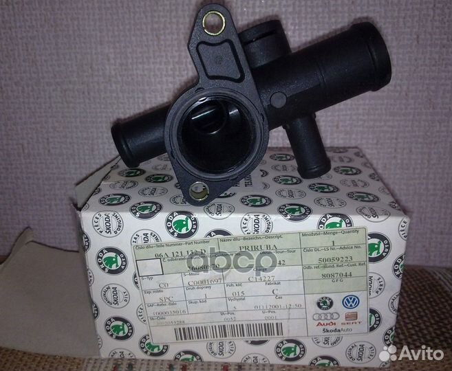 Тройник системы охлаждения 06A121132 VAG