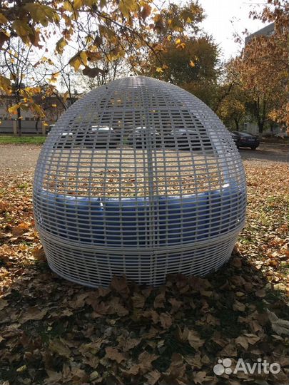 Беседка-кровать садовая плетеная