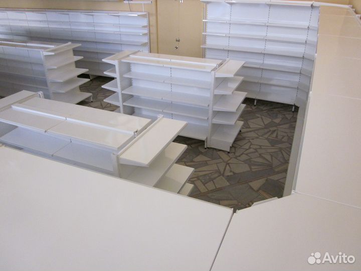 Торговые пристенные стеллажи