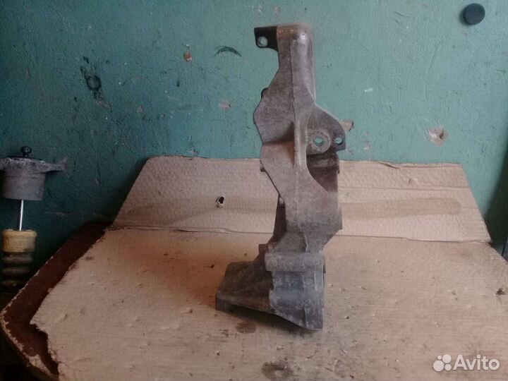 Кронштейн генератора 2.0 USA Ford Focus 1