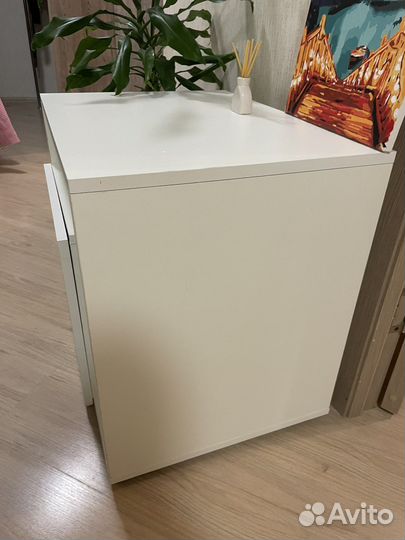 Тумбочка прикроватная