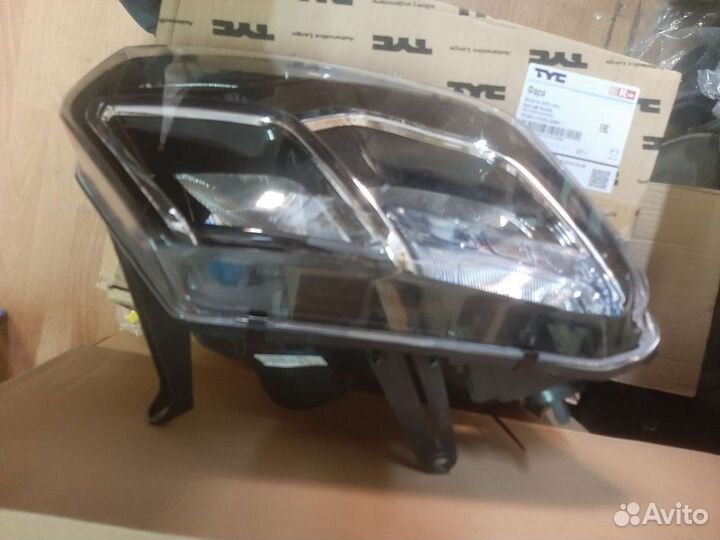 Фара правая левая Рено Дастер рестайлинг