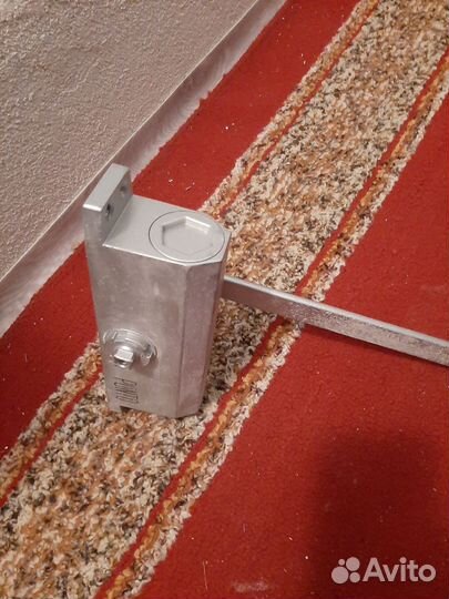 Доводчик дверной