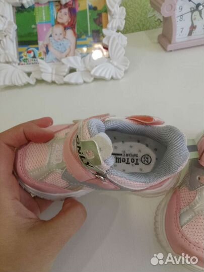 Кроссовки на девочку новые